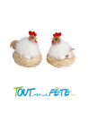Poule blanche dans nid 7 cm x 8 cm