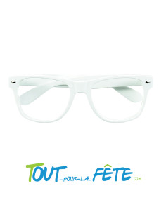 4 paires de lunettes sans verres avec un contour blanc